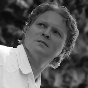 Ilja_head-shot